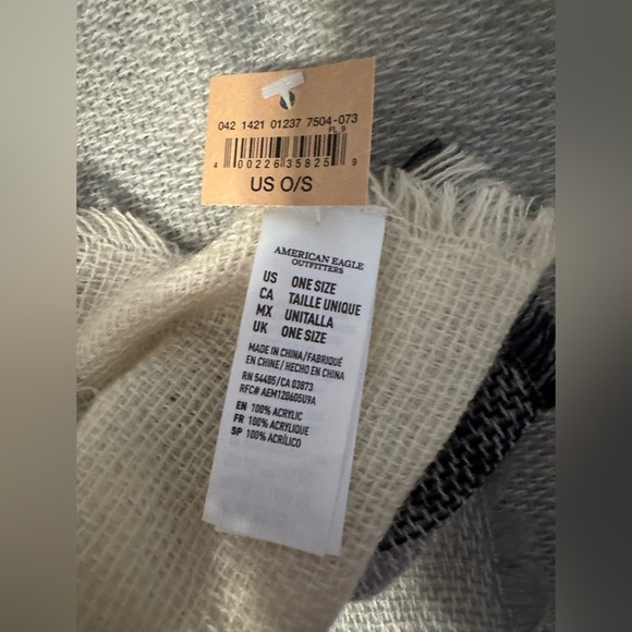 American Eagle blanket scarf plaid NWT - Picture 2 of 3